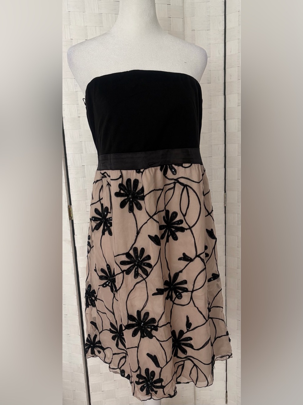 Maternal America 💯 Silk Strapless Black & Beige Floral Appliqué Maternity Dress